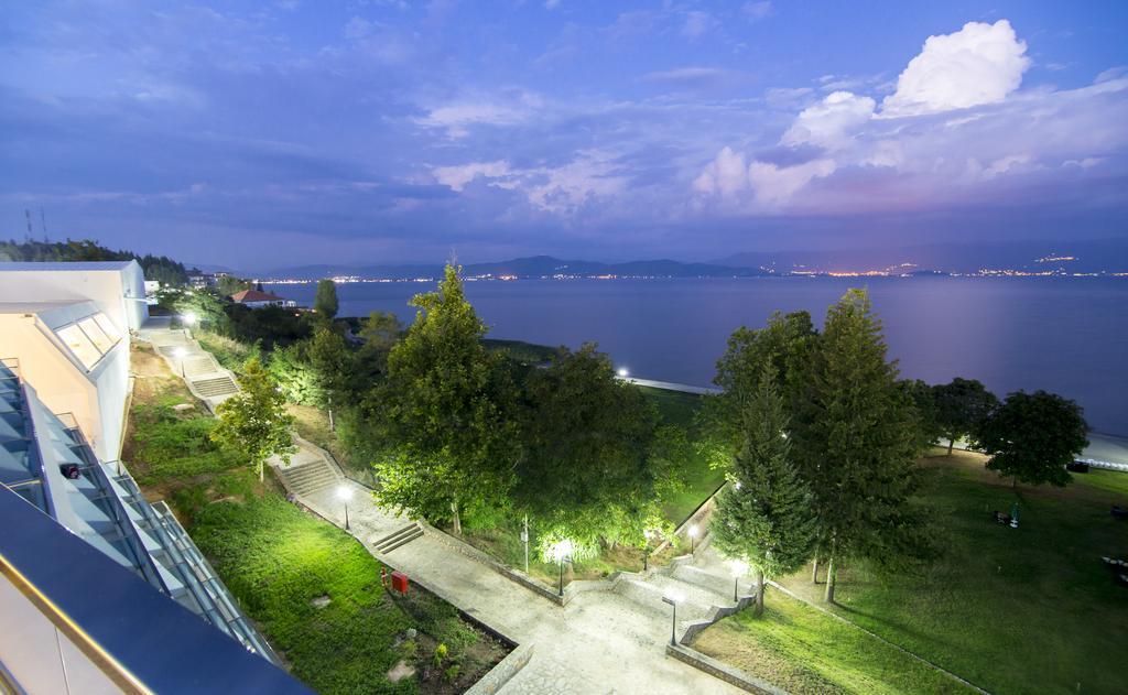 Hotel Izgrev Spa & Aquapark Струга Экстерьер фото
