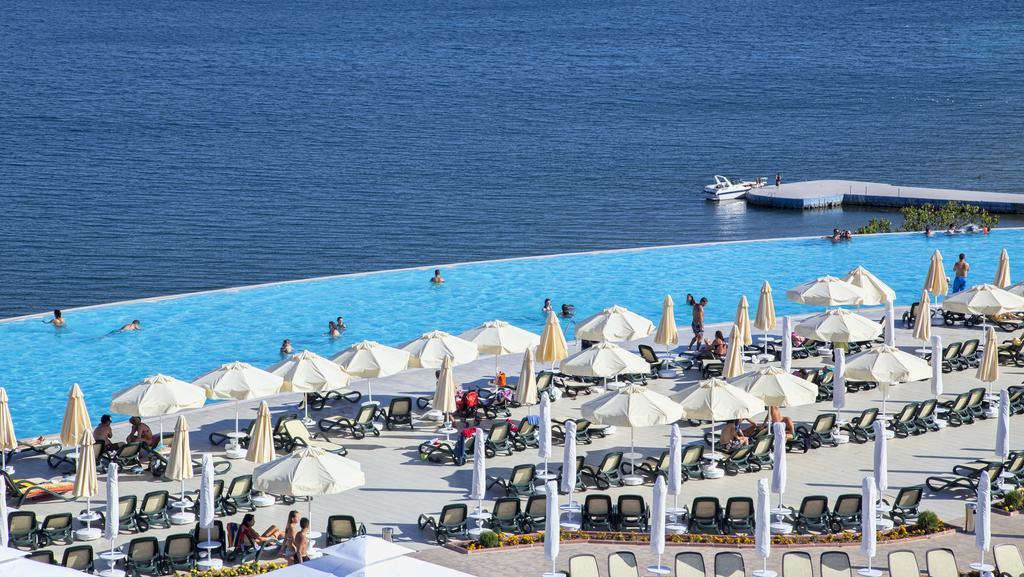Hotel Izgrev Spa & Aquapark Струга Экстерьер фото
